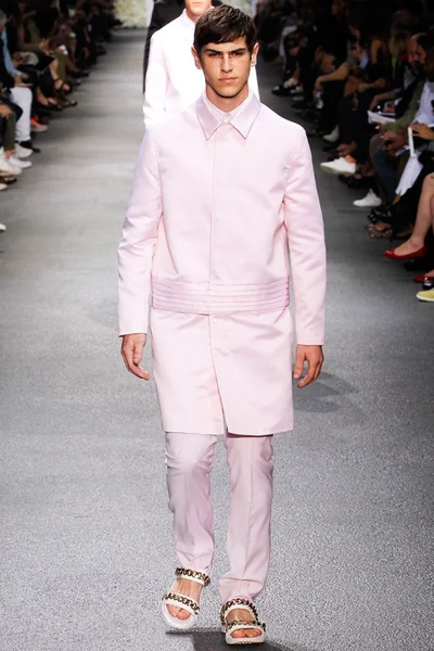 Look 50